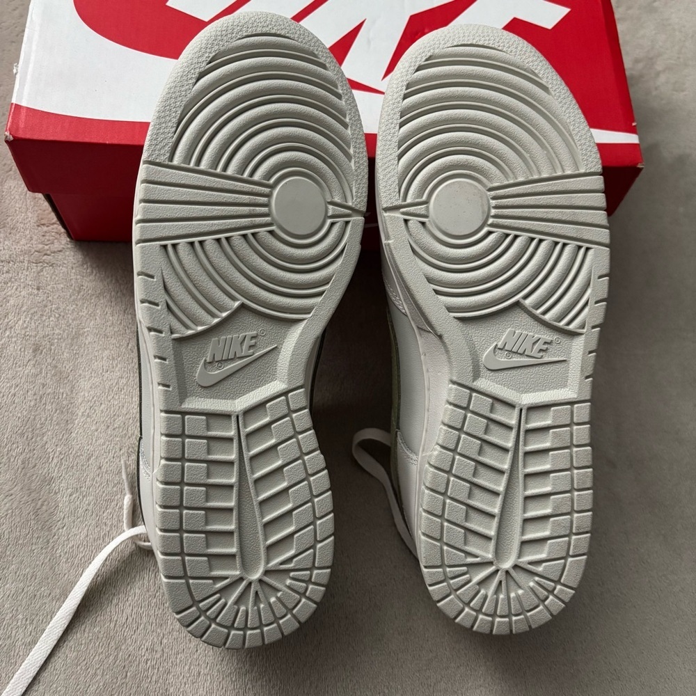 NIB Nike Wmns Dunk Low Phantom Olive Aura Women Casual Shoes Sneakers - Picture 6 of 6